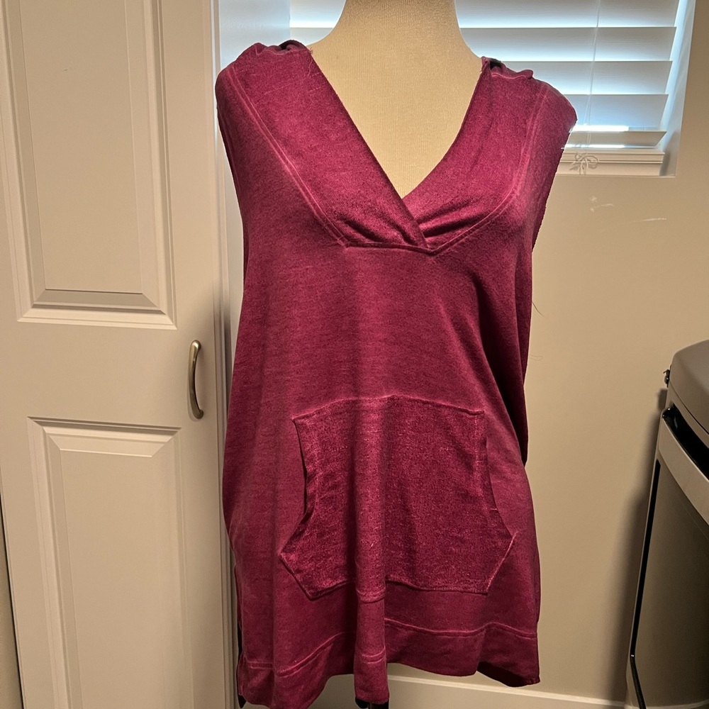 Sleeveless hoodie